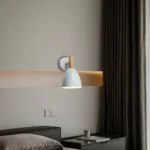 ⁦مصباح حائط "نورديك بول" | تصميم كرة مدفع | خشب ومعدن ابيض| E27*1⁩ - الصورة ⁦2⁩